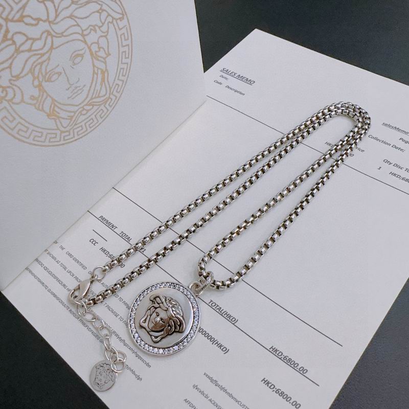 Versace necklace lyx233